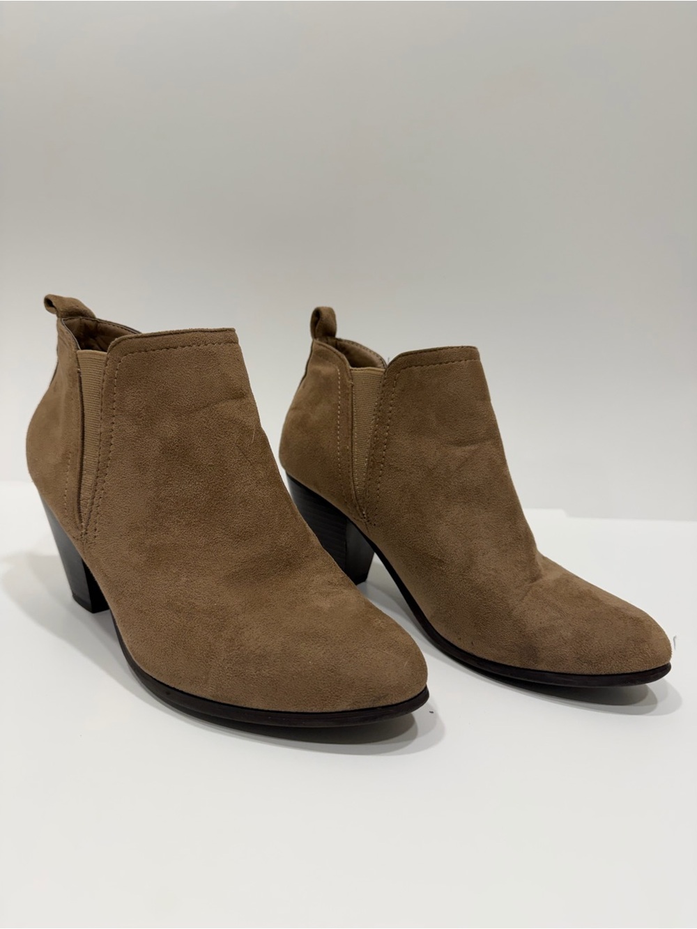 PIERRE DUMAS Women's Tan Suede Ankle Booties - Classic Slip-On Heel SIZE 8